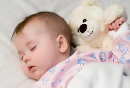 ‬ طلاب إماراتيين يبتكرون سريراً ذكياً للرُضع